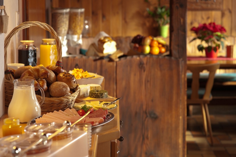 boulangerie-GUILLAUMES-min_breakfast_buffet_food_restaurant_meal_hotel_plate_fresh-718745